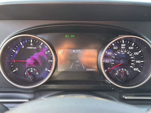 Used 2022 Kia Carnival LX image 11