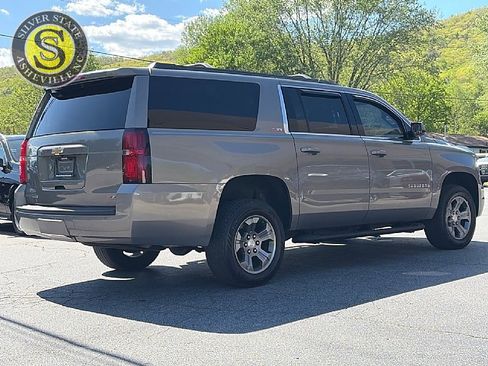 Used 2019 Chevrolet Suburban LT image 6