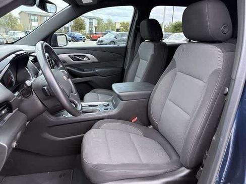Used 2022 Chevrolet Traverse LT w/ LPO, Cargo Package FWD image 17