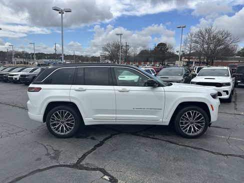 New 2026 Jeep Grand Cherokee Summit image 10