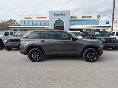 New 2025 Jeep Grand Cherokee Altitude RWD image 4