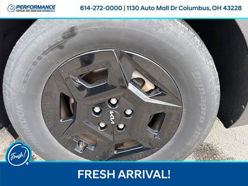 Used 2025 Kia Carnival FWD image 22