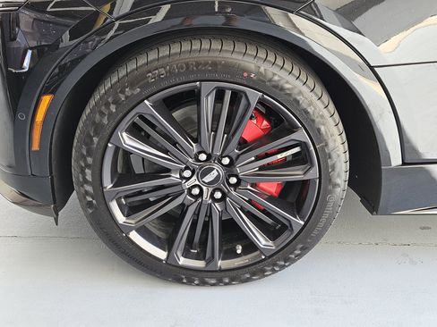 New 2026 Cadillac Lyriq V w/ Exterior Carbon Fiber Package image 37