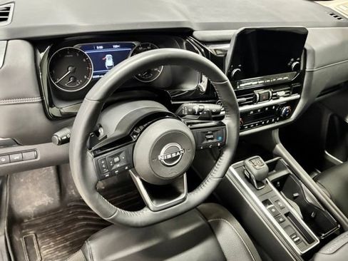 Used 2024 Nissan Pathfinder SL w/ SL Premium Package FWD image 16