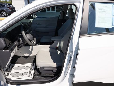 Used 2024 Hyundai Kona SE image 12