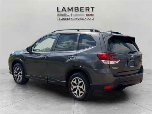 Used 2023 Subaru Forester Premium image 3