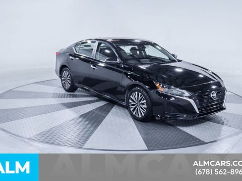Used 2025 Nissan Altima 2.5 SV FWD image 14