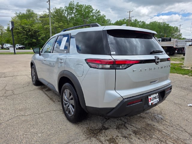 Used 2025 Nissan Pathfinder SV FWD image 6