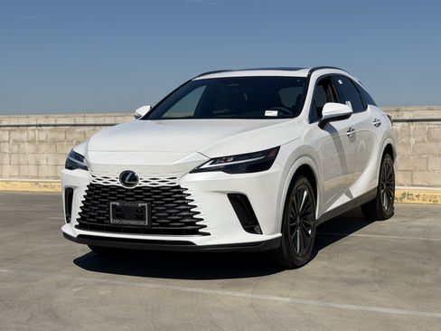 New 2026 Lexus RX 450h AWD w/ Convenience Package image 4
