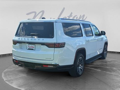 Used 2024 Jeep Wagoneer L Series II w/ Flexible Seating Group AWD/4WD image 8