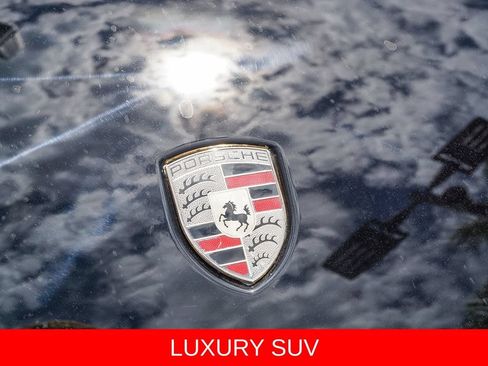 Used 2018 Porsche Macan AWD/4WD image 11