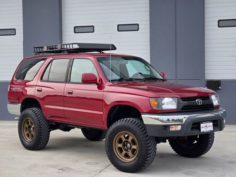 Used 2000 Toyota 4Runner SR5 image 1