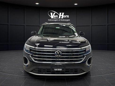 Used 2024 Volkswagen Atlas SE FWD image 2