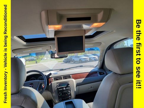 Used 2010 GMC Yukon SLT w/ SLT-2 Equipment Package AWD/4WD image 34