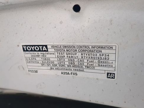 Used 2024 Toyota Sienna XSE FWD image 37