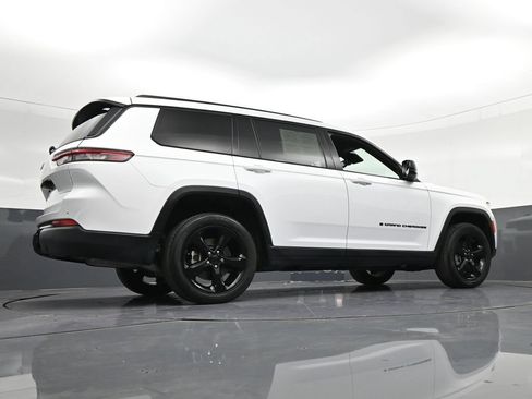 Used 2023 Jeep Grand Cherokee L Laredo RWD image 29