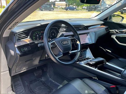 Used 2019 Audi e-tron Prestige w/ Prestige Package AWD/4WD image 18