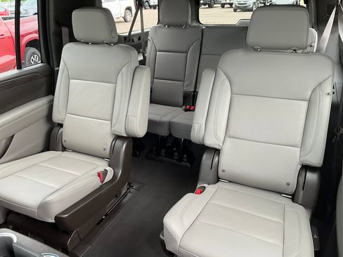 Certified 2022 Chevrolet Suburban LT w/ Luxury Package AWD/4WD image 20