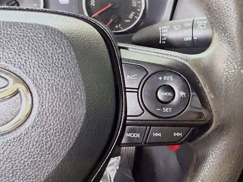 Used 2021 Toyota RAV4 LE image 15