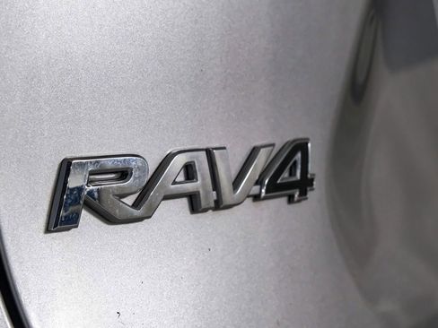 Used 2022 Toyota RAV4 LE image 42