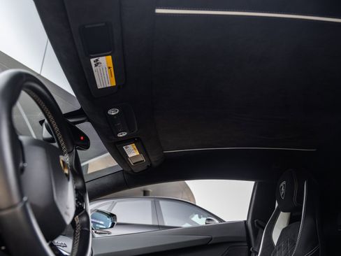 Used 2018 Lamborghini Aventador S image 30