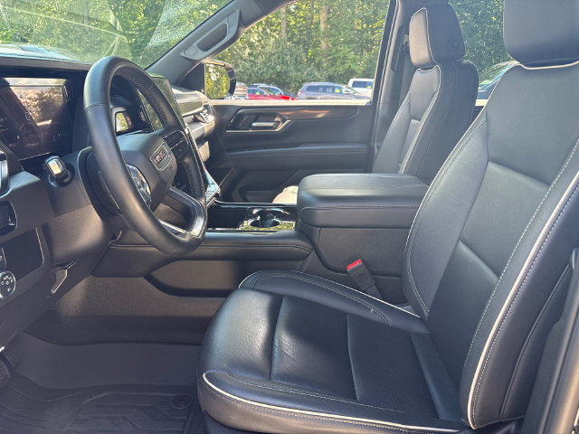 Used 2025 GMC Yukon Elevation w/ LPO, Elevation Black Package AWD/4WD image 34
