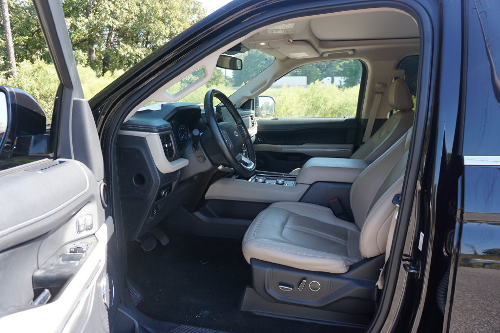 Used 2023 Ford Expedition Max Limited AWD/4WD image 2