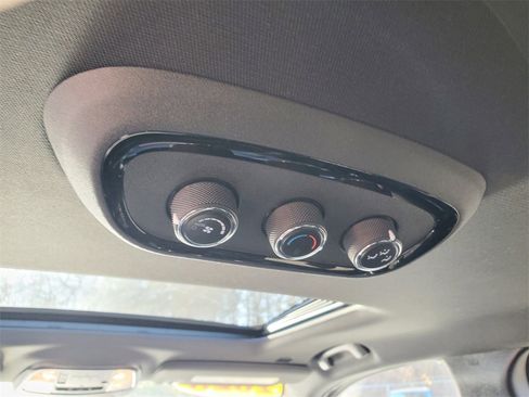 Used 2023 Dodge Durango GT image 31