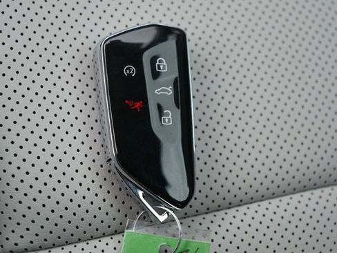 Certified 2025 Volkswagen Tiguan SE AWD/4WD image 35