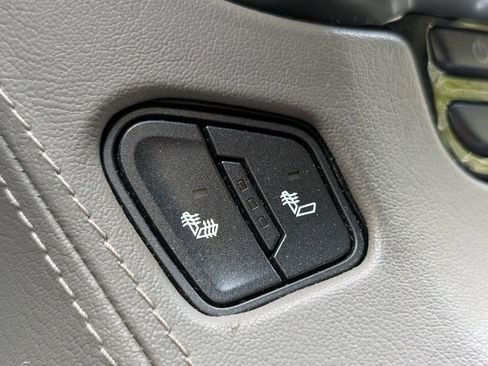 Used 2019 Chevrolet Tahoe LT w/ Luxury Package AWD/4WD image 27