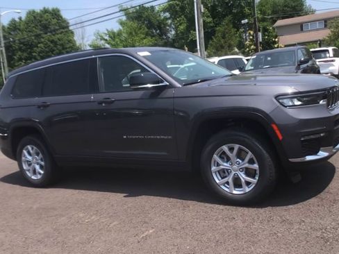 Used 2023 Jeep Grand Cherokee L Limited image 2