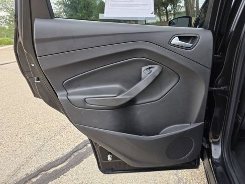 Used 2015 Ford Escape SE FWD image 16