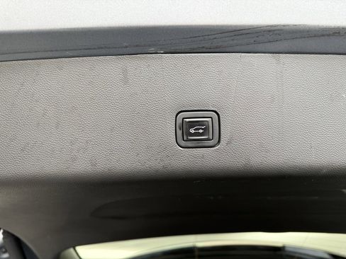 Used 2021 Chevrolet Traverse LT w/ LPO, Floor Liner Package image 63