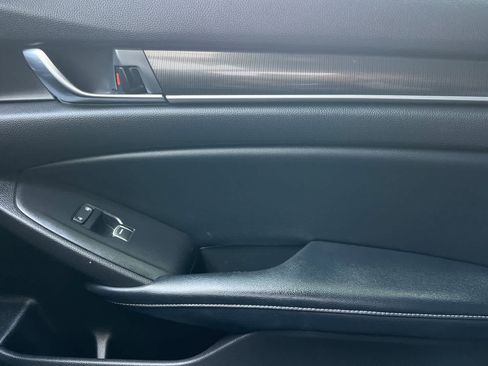 Used 2018 Honda Accord Sport image 19