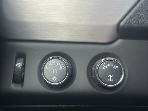 Used 2018 GMC Yukon SLE image 24