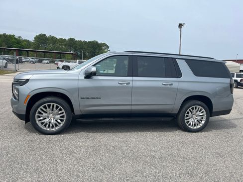 New 2026 Chevrolet Suburban RST image 2