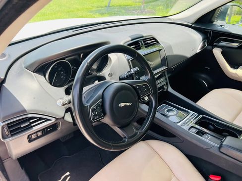 Used 2020 Jaguar F-PACE Premium AWD/4WD image 11