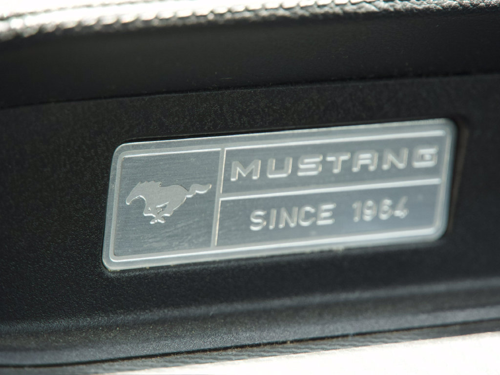 Used 2015 Ford Mustang Convertible RWD image 21