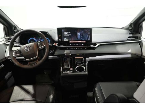 New 2025 Toyota Sienna XSE image 22