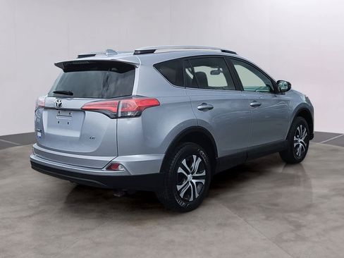 Used 2016 Toyota RAV4 LE image 4