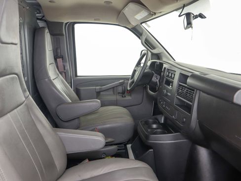 Used 2025 Chevrolet Express 2500 w/ Driver Convenience Package image 20