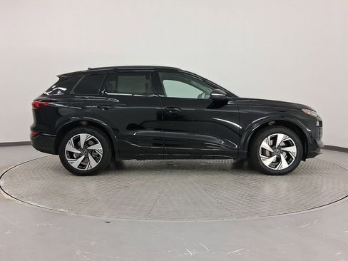 Used 2025 Audi Q6 e-tron Premium Plus image 8