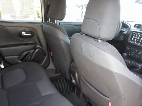 Used 2023 Jeep Renegade Trailhawk image 34