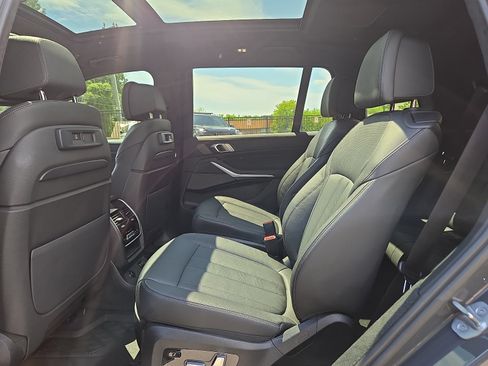 Used 2022 BMW X7 M50i AWD/4WD image 10