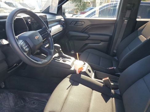 Used 2024 Chevrolet Colorado W/T image 10