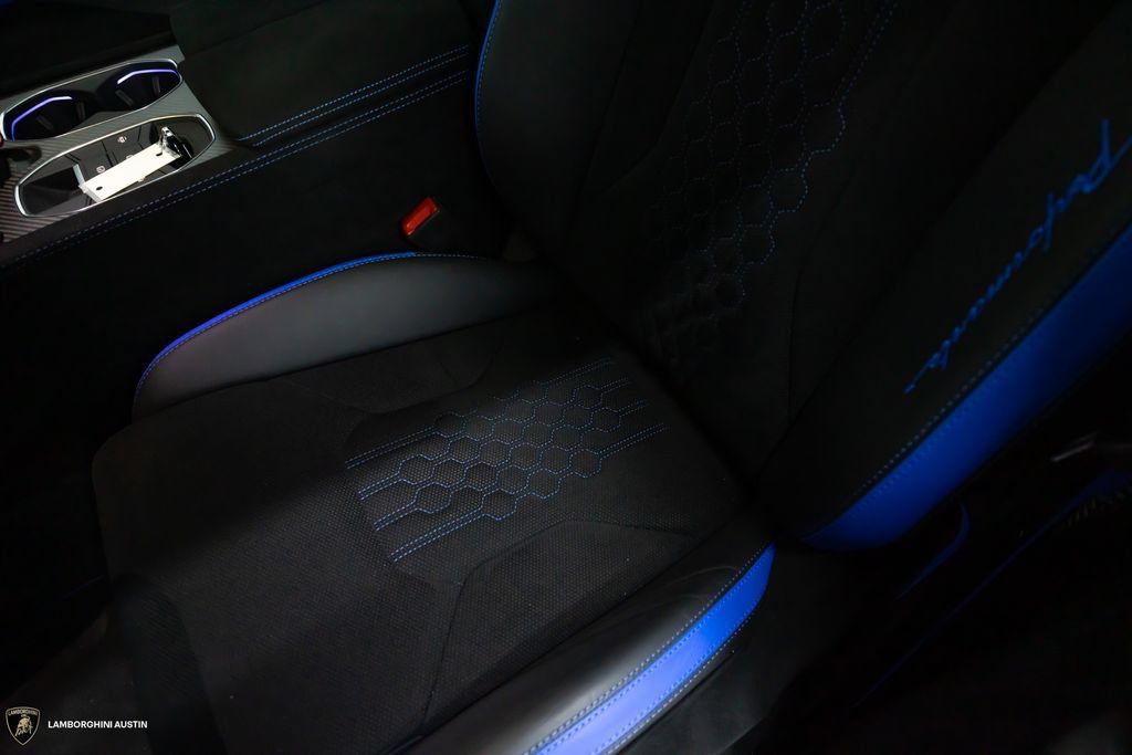 Used 2024 Lamborghini Urus Performante AWD/4WD image 27
