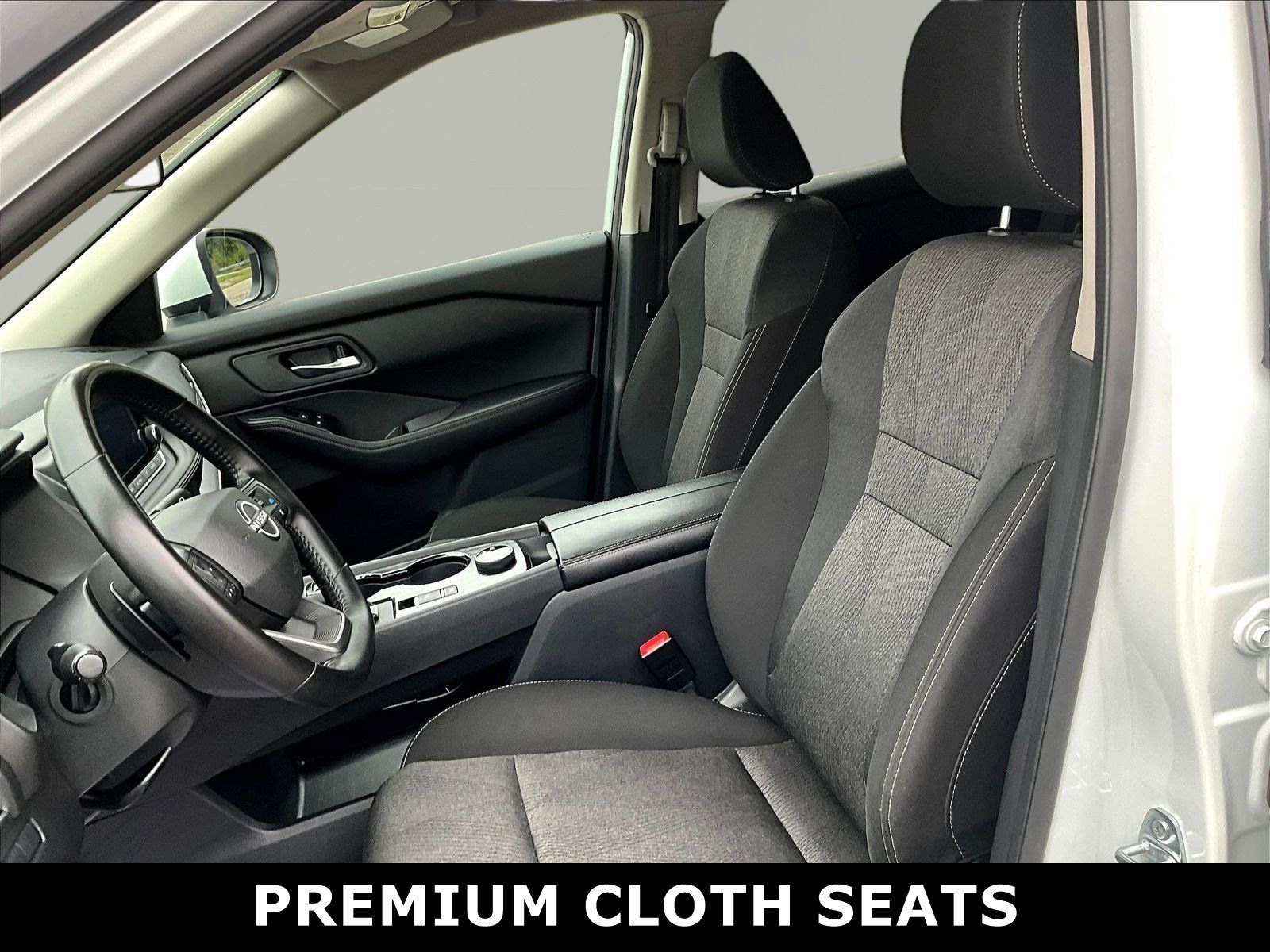 Used 2025 Nissan Rogue SV AWD/4WD image 2