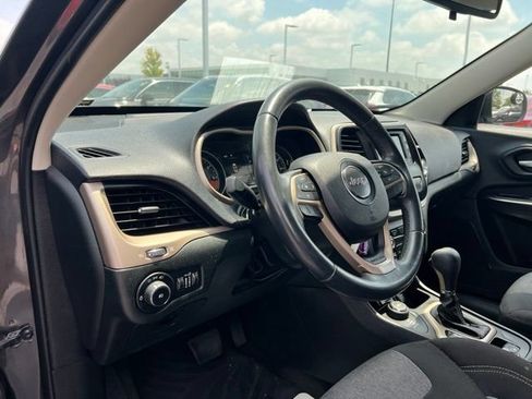 Used 2014 Jeep Cherokee Latitude AWD/4WD image 9