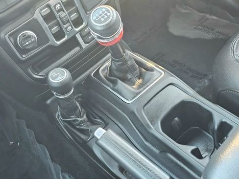 Used 2020 Jeep Wrangler Unlimited Sahara image 35