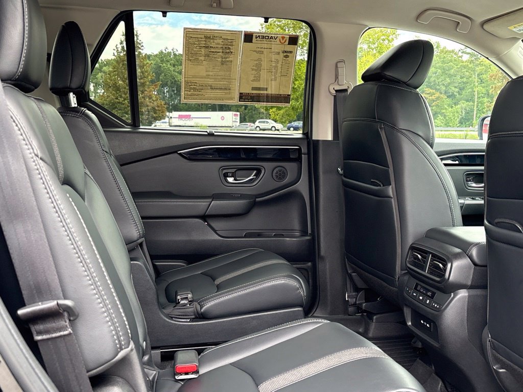 Used 2025 Honda Pilot EX-L image 8